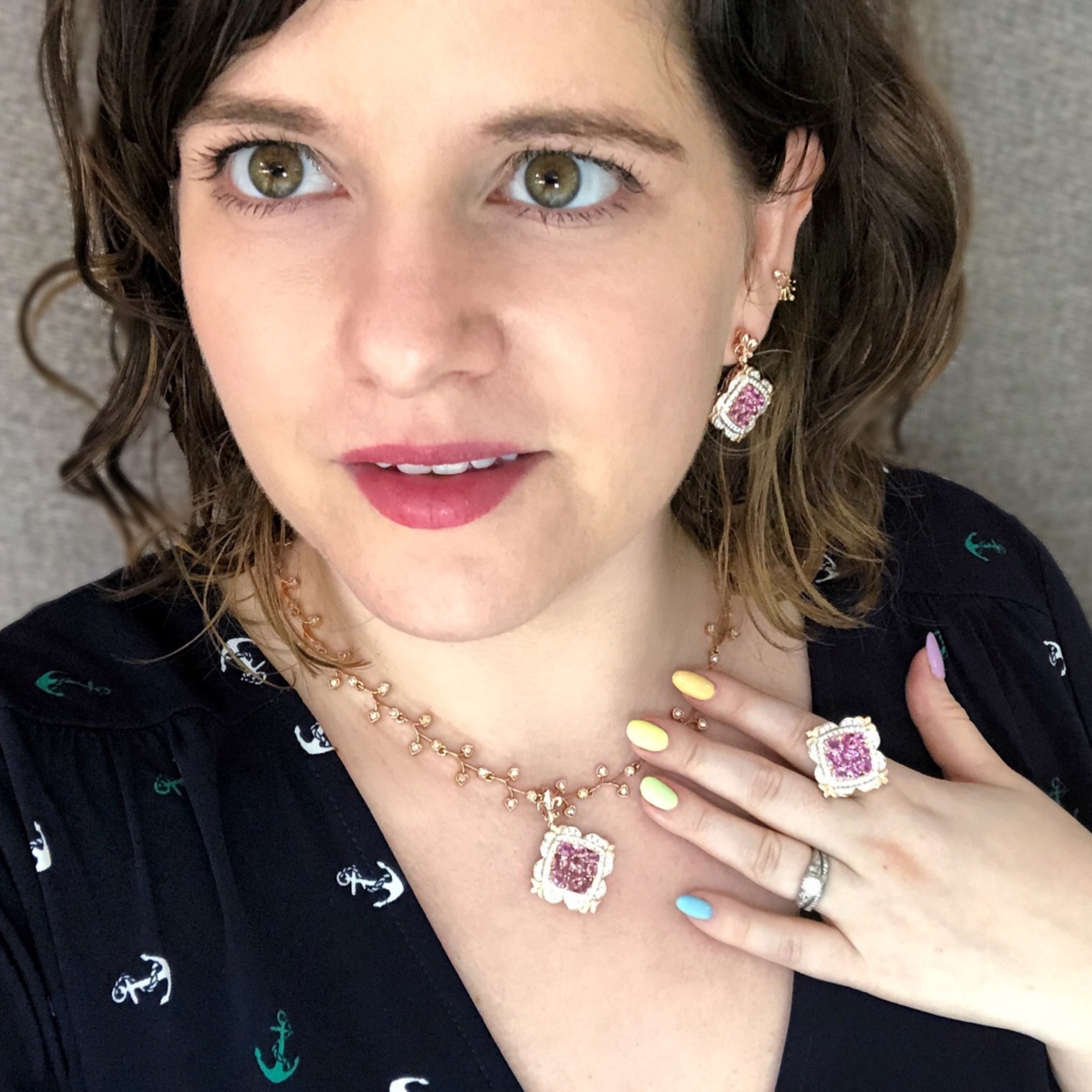 Becky Stone of Diamonds in the Library wearing Padparascha sapphire and diamond jewels by Dallas Prince Design at AGTA Gemfair 2019!