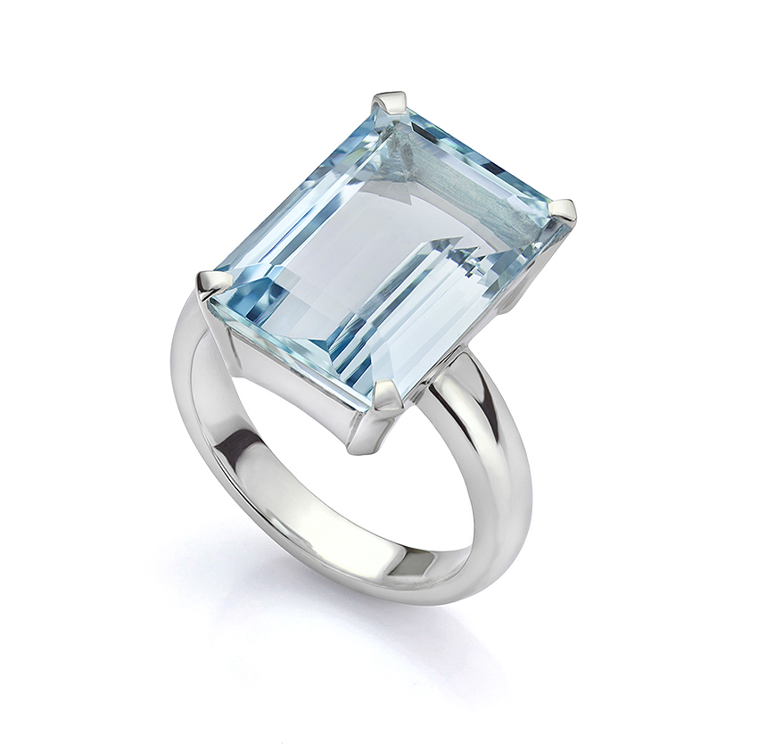 Large Aquamarine ring with straight shoulders